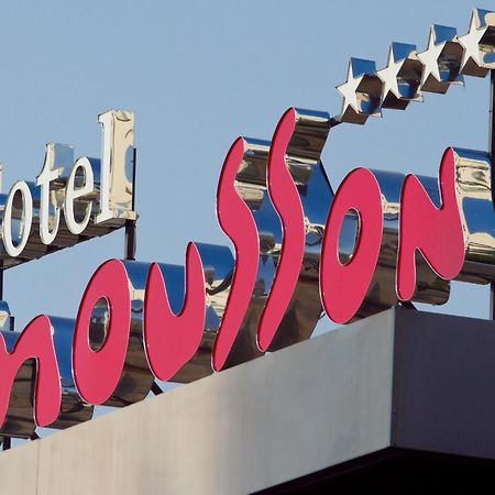 Hotel Mousson Михаловце Экстерьер фото