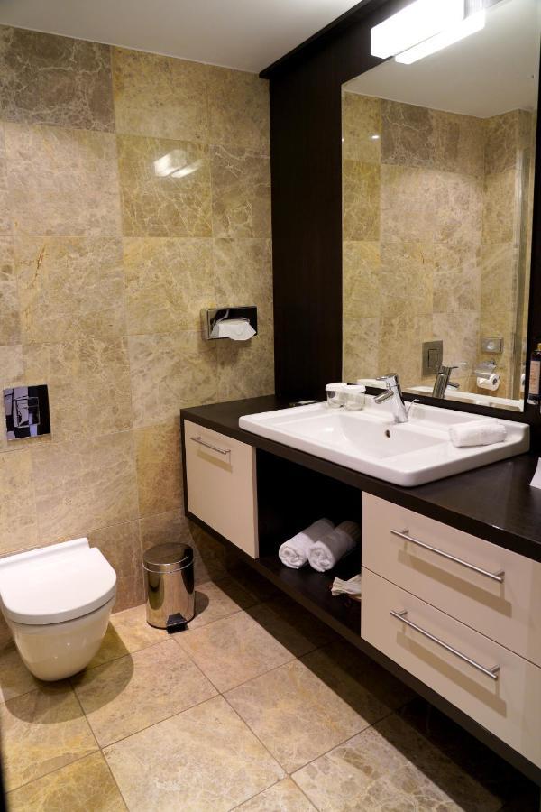 Hotel Mousson Михаловце Экстерьер фото