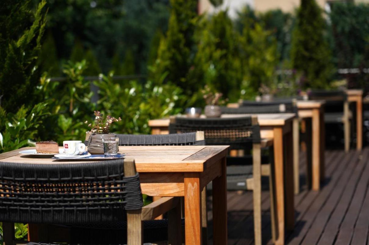 Hotel Mousson Михаловце Экстерьер фото