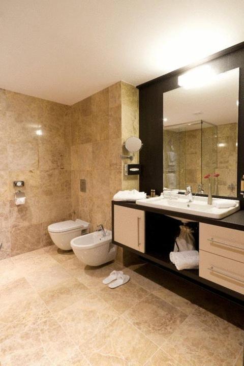 Hotel Mousson Михаловце Экстерьер фото