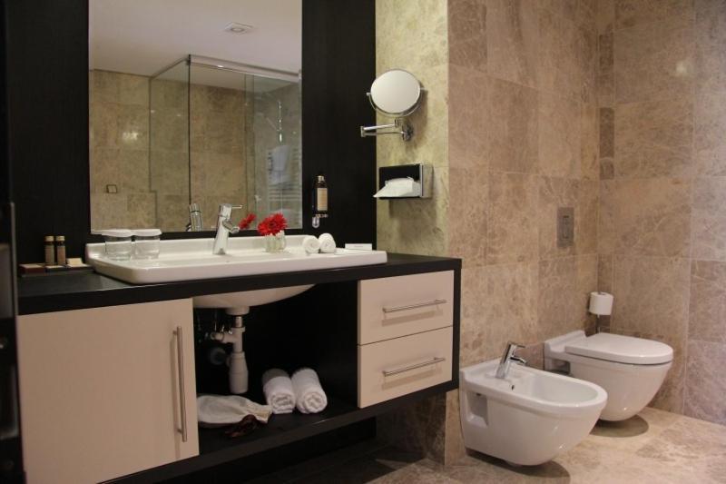 Hotel Mousson Михаловце Экстерьер фото